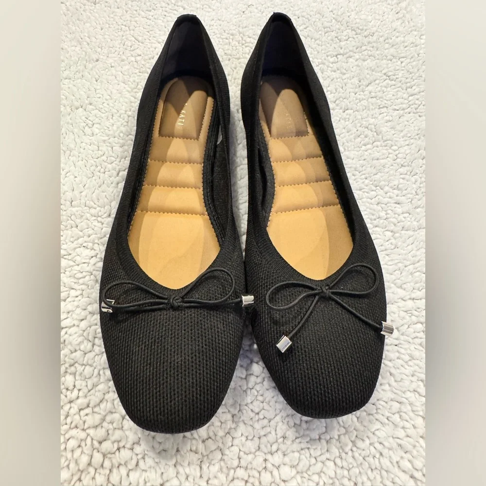 Kelly & Katie Black Flats with Bow Detail - Picture 1 of 3